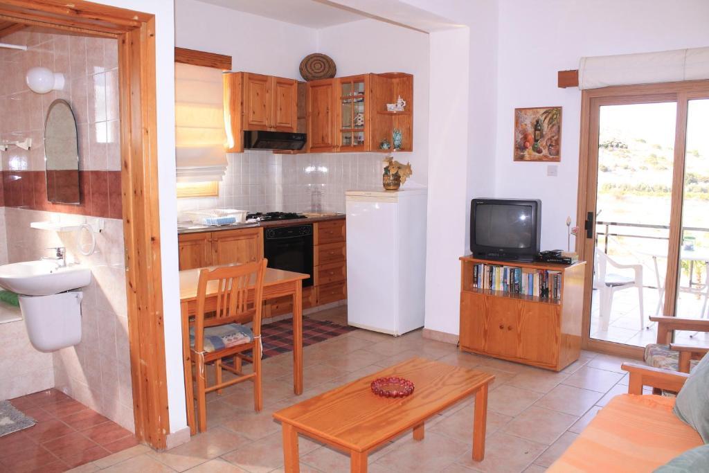 Ampelokipi Holiday Apartments Pissouri Bilik gambar