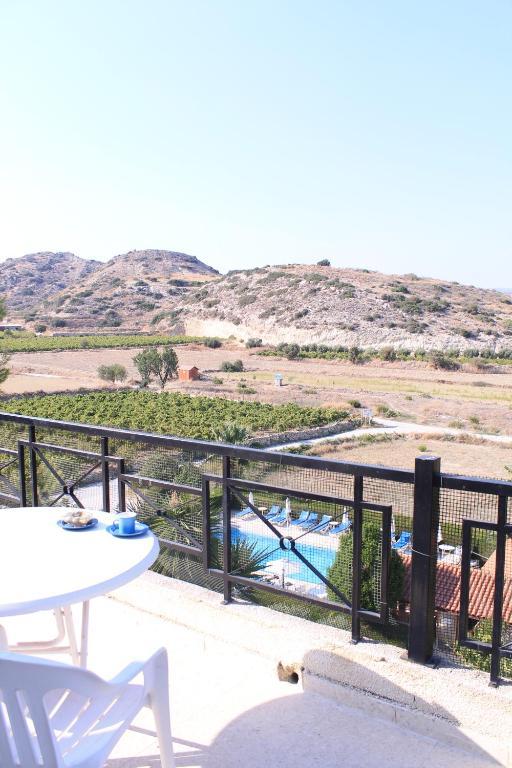 Ampelokipi Holiday Apartments Pissouri Bilik gambar